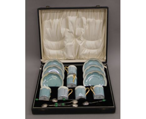 A cased Art Deco porcelain coffee set. The case 36 cm wide.