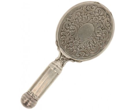   Compact / make-up spiegel zilver. Fraai uitgevoerd met gedreven versieringen en faux schildpad versierings-venster. Duitsla