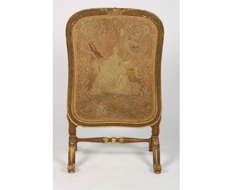   Een verguld houten vuurscherm, ca. 1900. Met geborduurd textiele paneel. L: 45 cm, B: 61 cm, H: 101 cm. Geschatte opbrengst