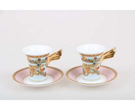   Een set van (2) porseleinen koffie kop-en-schotels met Le Jardin decor. Rosenthal voor Versace. Duitsland, eind 20e eeuw. H
