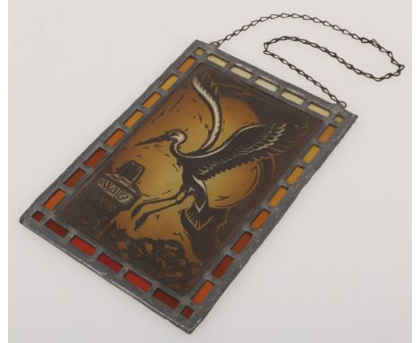   Een glas-in-lood paneel, Holland, 1932. Met decor van een vliegende ooievaar bij schoorsteen. Met opschrift: Willy, 6 oktob