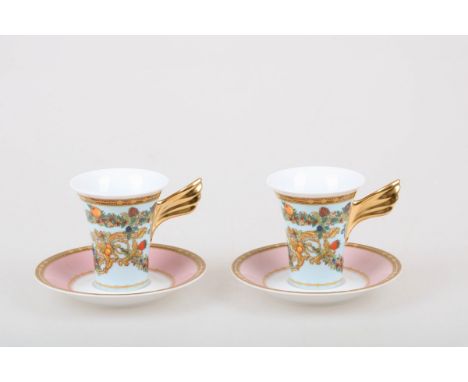   Een set van (2) porseleinen koffie kop-en-schotels met Le Jardin decor. Rosenthal voor Versace. Duitsland, eind 20e eeuw. H