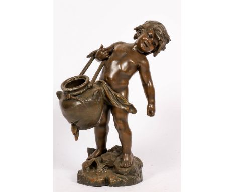   Een Zamac sculptuur van een peuter met waterkruik, 20e eeuw. Geschatte opbrengst: € 30 - € 50.        A Zamac sculpture of 