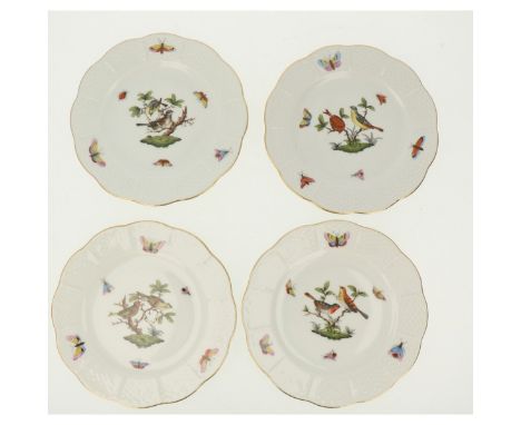   Een set van (4) porseleinen bordjes met Rotschild decor. Herend, eind 20e eeuw. H: cm, Diam: 15 cm. Geschatte opbrengst: € 