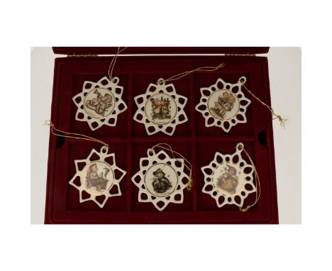   Een lot van (26) Hummel kerststerren in originele casette. Goebel, 2e helft 20e eeuw. Diam. 10 cm, Diam: 10 cm. Geschatte o