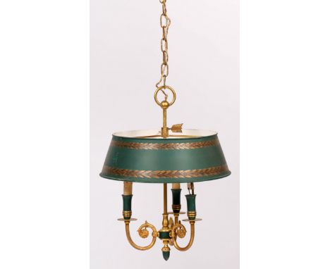   Een Louis XVI-stijl bouilotte hanglamp met blikken kap, Frankrijk, mid. 20e eeuw. H: 46 cm. Geschatte opbrengst: € 50 - € 7