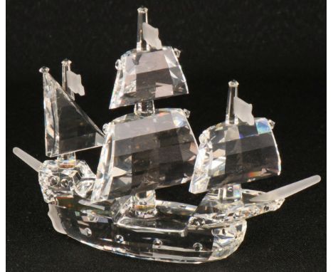   Swarovski Santa Maria De Santa Maria is vervaardigd uit gefacetteerd helder kristal. De vlaggen en voor-achtersteven zijn g