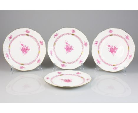   Een set van (4) porseleinen borden met Apponyi Purple decor, Herend. Hongarije, eind 20e eeuw. Diam. 25 cm, Diam: 25 cm. Ge