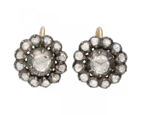   Geelgouden rozet oorbellen, met 26 diamanten - 14 kt. en 925/1000. 26 Roos geslepen diamanten (2x Ø ca. 4,8 mm en 24x Ø ca.