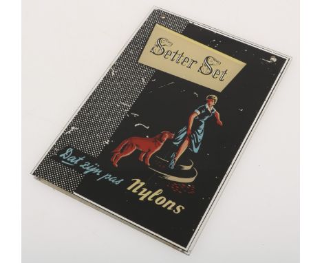   Een advertentie achter-glas-schildering, Nederland, circa 1950. Een advertentie voor nylon kousen van het merk Setter Set. 