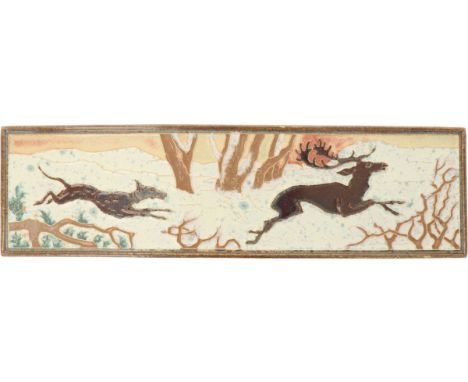   Een Panorama tegel de "Porceleyne fles" Delft. Afm. 12 x 43 cm. Geschatte opbrengst: € 50 - € 100.        A Panorama tile t