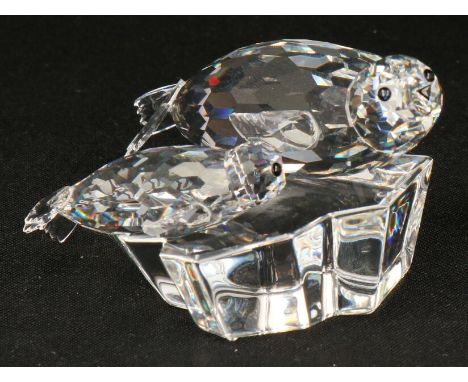   Swarovski jaarlijks item 1991 "Bescherm mij" de Robben Deze jaarlijkse editie uit 1991, ''Robben'' is het tweede jaarstuk d