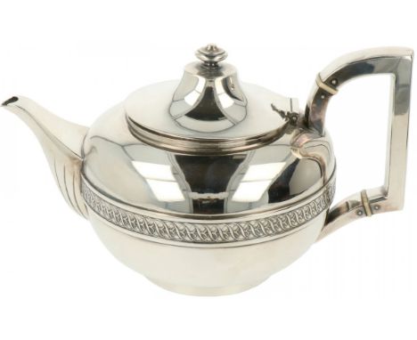   Theepot verzilverd. Zeer fraaie gebold model voorzien van versieringsrand. USA, Providence Rhode island, Gorham silver comp