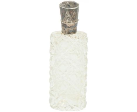   Parfum flacon zilver. Kristallen flacon voorzien van zilveren deels gegraveerd gedecoreerde dop. Nederland, 19e eeuw, keurt