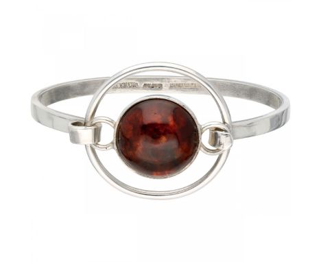   Zilveren Carl Ove Frydensberg (COF) bangle armband, met barnsteen - 925/1000. Denemarken, ca. jaren 60. Cabochon geslepen b