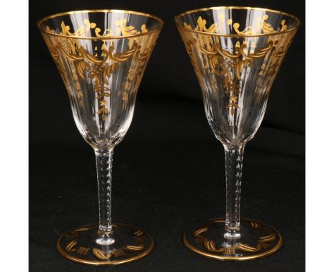  Een set van (2) kristallen aperitief glazen met vergulde accenten. Val Saint Lambert. Afm. 14,5 x 7 cm. Geschatte opbrengst: