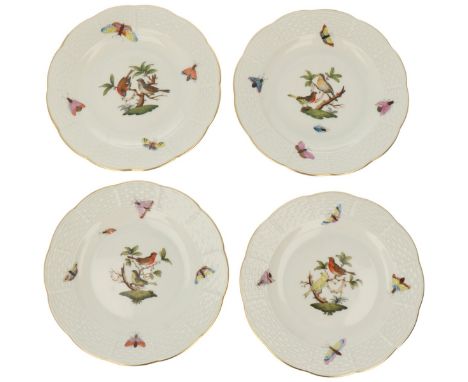   Een set van (4) porseleinen bordjes met Rotschild decor. Herend, eind 20e eeuw. H: cm, Diam: 12 cm. Geschatte opbrengst: € 