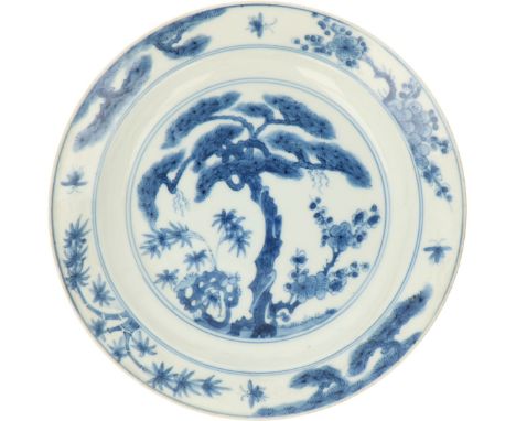   Een porseleinen bord met landschapsdecor, gemerkt Chenghua. China, Kangxi. Diam. 20,5 cm. Geschatte opbrengst: € 150 - € 25