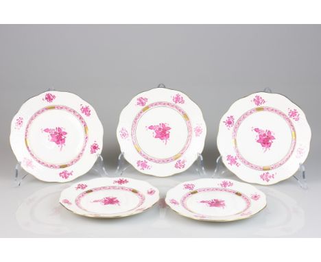   Een  set van (5) porseleinen bordjes met Apponyi Purple decor, Herend. Hongarije, eind 20e eeuw. H: cm, Diam: 18,5 cm. Gesc