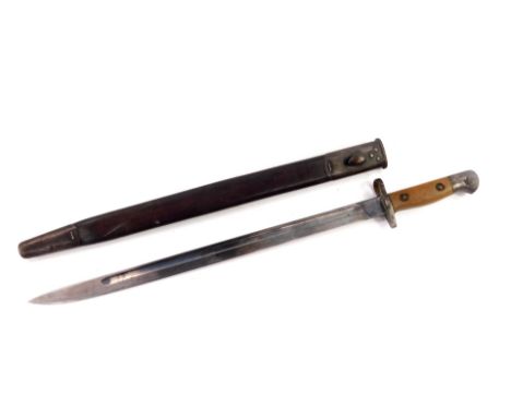 A British Sanderson 1907 bayonet, in a leather scabbard, 57cm L.