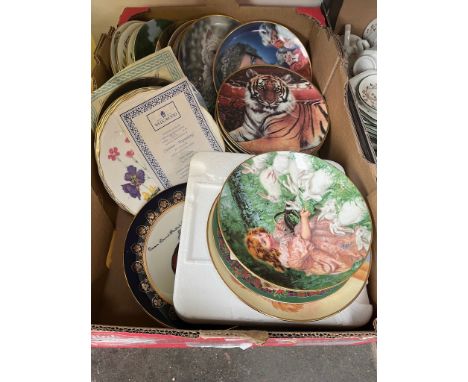 Decorative plates by Wedgwood, Royal Albert, Royal Doulton etc (34 plates) 