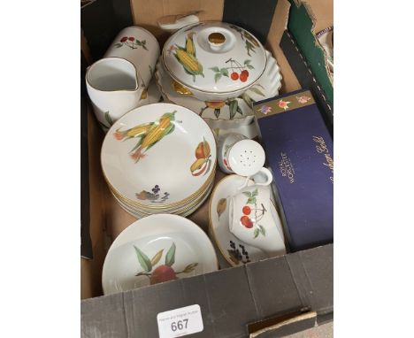 Royal Worcester Evesham dinner wares - appx 26 items 