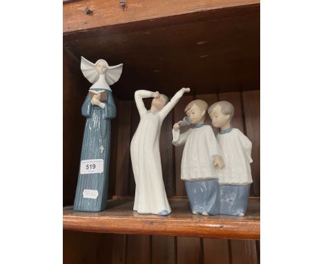 Lladro figurine Prayerful Moment no 5500 with 2 Nao items 