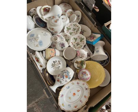 35 small china items including Wedgwood, Royal Albert, Royal Worcester etc 