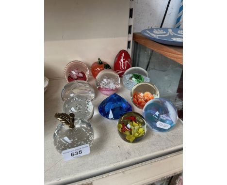 12 glass paperweights including Caithness, Royal Doulton etc 