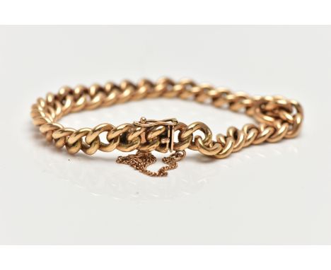 A YELLOW METAL CURB LINK BRACELET, polished yellow metal, fitted with an integrated box clasp with a figure of eight safety c