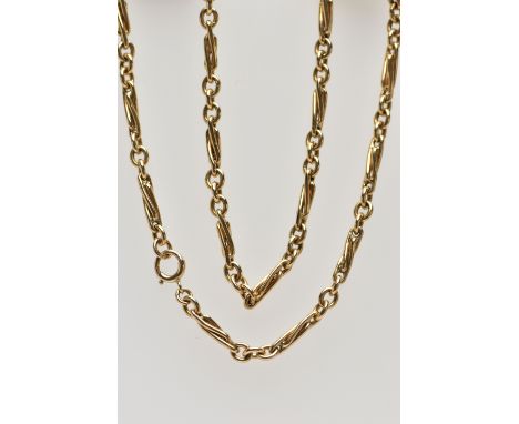 A 9CT YELLOW GOLD FETTER CHIAN NECKLACE, designed with a series of twisted elongated links interspaced with jump rings, hallm