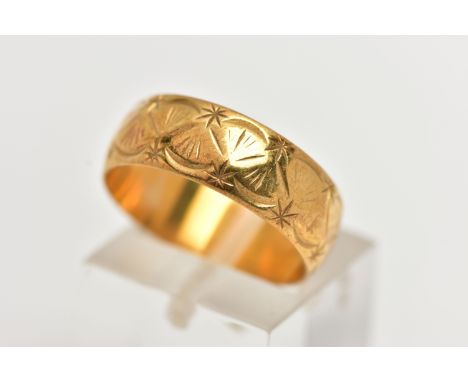 AN 18CT GOLD WIDE BAND RING, decorated with a diamond cut shell pattern, approximate band width 6.9mm, hallmarked 18ct London