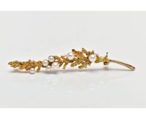 A 9CT YELLOW GOLD BROOCH, in the form of a leaf, set with seven graduated cultured pearls, fitted with a brooch pin and safet