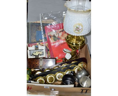 ONE BOX OF SUNDRY ITEMS, to include a modern electric table lamp in the form of a brass oil lamp, two pewter tankards, a Prin