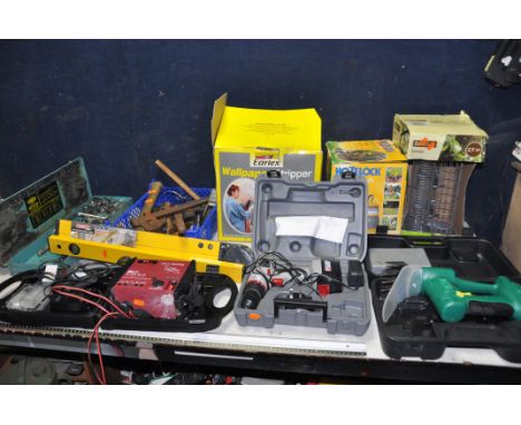 VARIOUS POWER TOOLS AND GARDEN ITEMS including a Performance PDD144DA 14v drill, a Performance Power Rotary tool, an Earlex W