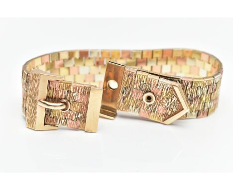A 9CT GOLD TRI-COLOUR ARTICULATED BRACELET, the bracelet of a belt and buckle design with a rose, yellow and white gold bark 