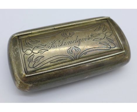 A Swedish silver snuff box with inscription to top, K. Lindquist, and base, 1930, D8, 89g, 9cm