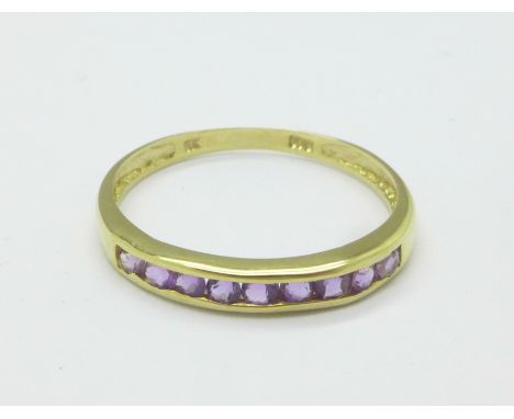 A 9ct gold and amethyst ring, 0.9g, O