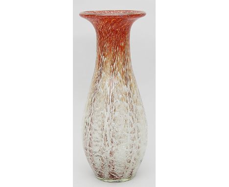 Große Art Deco-Vase, WMF.Farbloses Glas mit netzartigen Pulvereinschmelzungen sowie rotem Dekor. So genanntes "Ikora-Glas". W