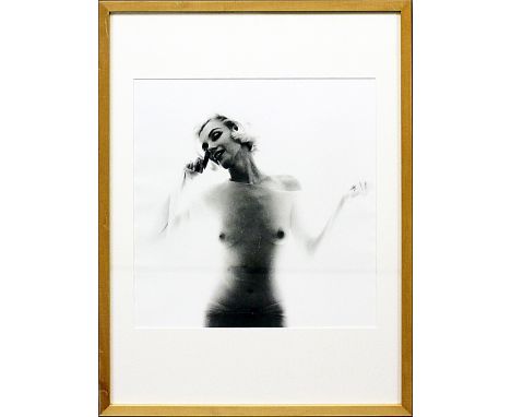 Stern, Bert (1929 New York 2013)Marilyn Monroe bzw. "Vogue", so verso betitelt, bez. Bert Stern und dat. 1962. Fotoabzug/Bary