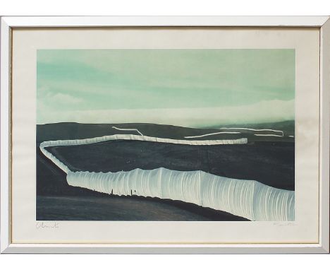Christo (1925 Gabrowo/Bulgarien - New York 2020), eigentlich Christo Wladimirow Kawaschenew"Running fence". Farbsiebdruck (Al