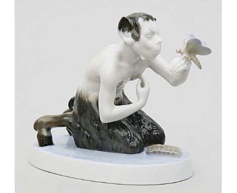 Himmelstoß, Karl (1872 Breslau - München 1967)Jugendstil-Skulptur "Verliebt" (Faun mit Schmetterling). Porzellan. Bunte Unter