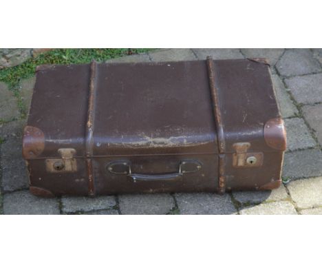 Travelling trunk / suitcase
