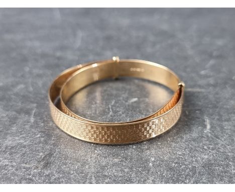 A 9ct gold engine turned bangle, 4.8g. 