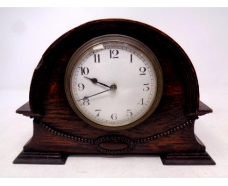 An Edwardian oak cased mantel clock 