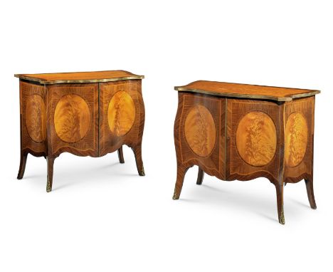 Y A PAIR OF TULIPWOOD AND HAREWOOD SERPENTINE COMMODES IN GEORGE III STYLE, 20TH CENTURY each 91cm high, 99cm wide, 57cm deep