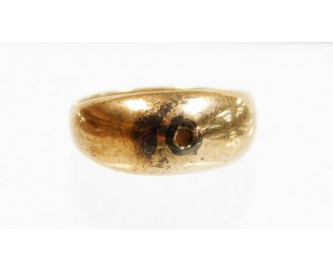 A 9ct gold dress ring, with shaped domed design, with single stone mount (stone missing), ring size G, marked 9ct, 2.7g.