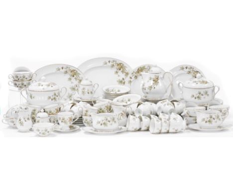 A comprehensive Noritake Ireland Trailing Ivy pattern part dinner service, to include dinner plate 27cm diameter, graduated s