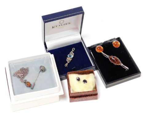 A group of silver and other jewellery, to include a pair of silver Blue John studs, an imitation amber broach earring and nec