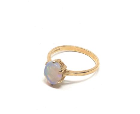 9ct gold opal ring (1.8g) 